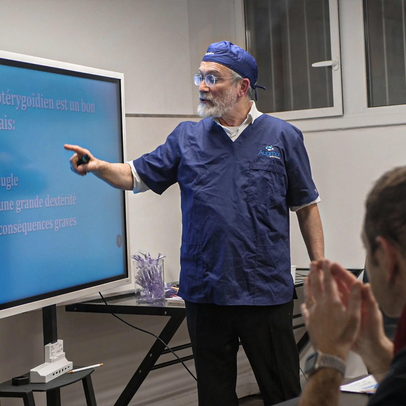 Formation en greffe osseuse et soulevé de sinus minimalement invasif pour dentistes – Lyon le 18 juin et Paris le 19 juin 2025 – Découvrez les kits ASSEK pour le soulevé de sinus par voie crestale et Augma pour le comblement osseux – démonstration pratique et étude de cas cliniques sur la greffe osseuse et l’élévation sinusienne sans risque de perforation.